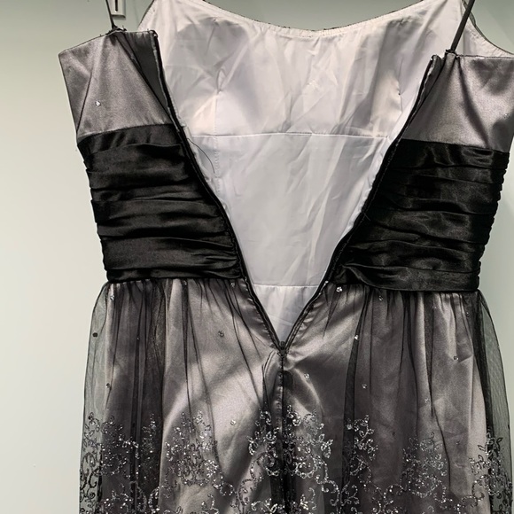 Stunning silver dress - Picture 6 of 9